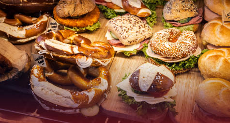 Frische Brötchen, Brezeln, Snacks und Getränke aus dem BakeryClub.